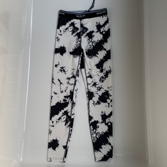 Wildfox High Waist Black And White Splatter Tie Dye 7/8 Leggings and Crop Top - Picture 5 of 10